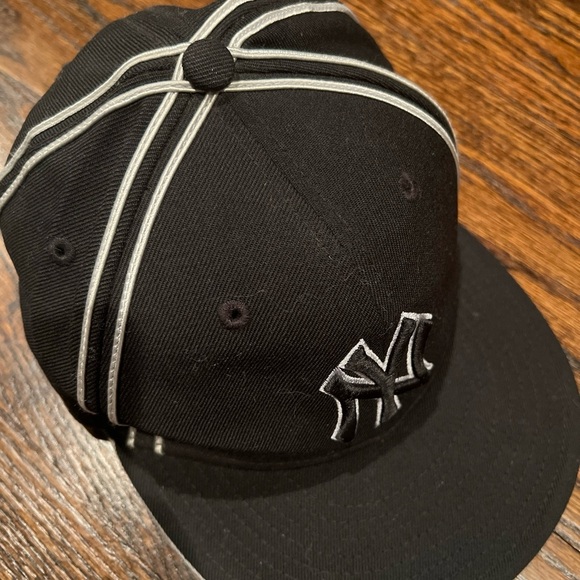 NEW YORK YANKEES 7 1/4 New Era Baseball Cap 59FIFTY DBL PIPE - Picture 2 of 5